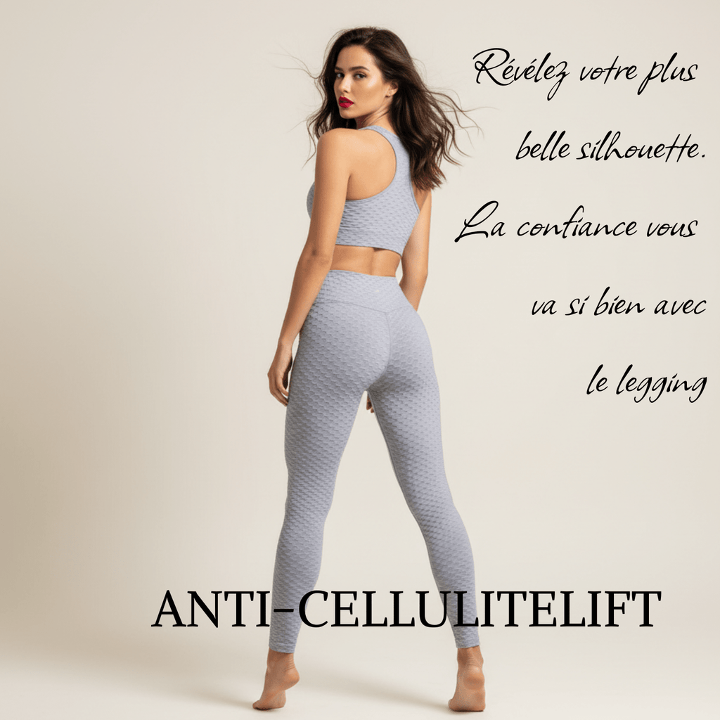 Vue de dos d’une femme entière portant un legging sport gris clair  à texture nid d’abeille, brassière assortie, effet galbant sculptant, pieds nus, fond crème minimaliste, style premium