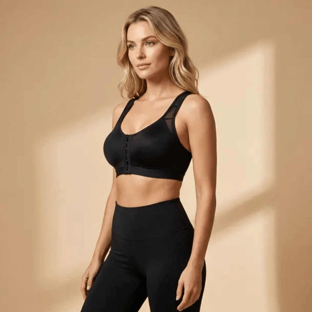 Brassière à fermeture avant noire portée de face avec legging, maintien et confort
