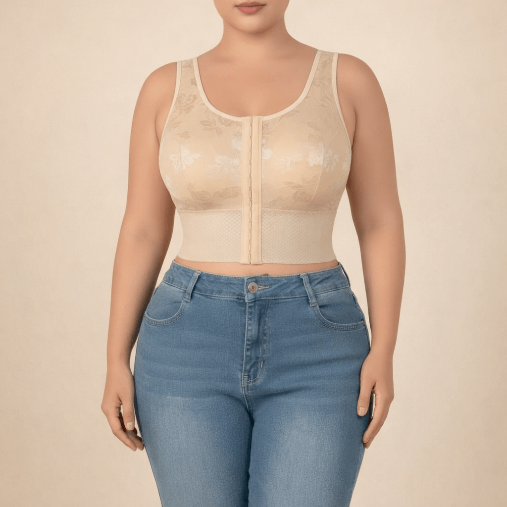 Brassière gainante effet ventre plat beige portée de face, visage pas visible fermeture avant et motif floral