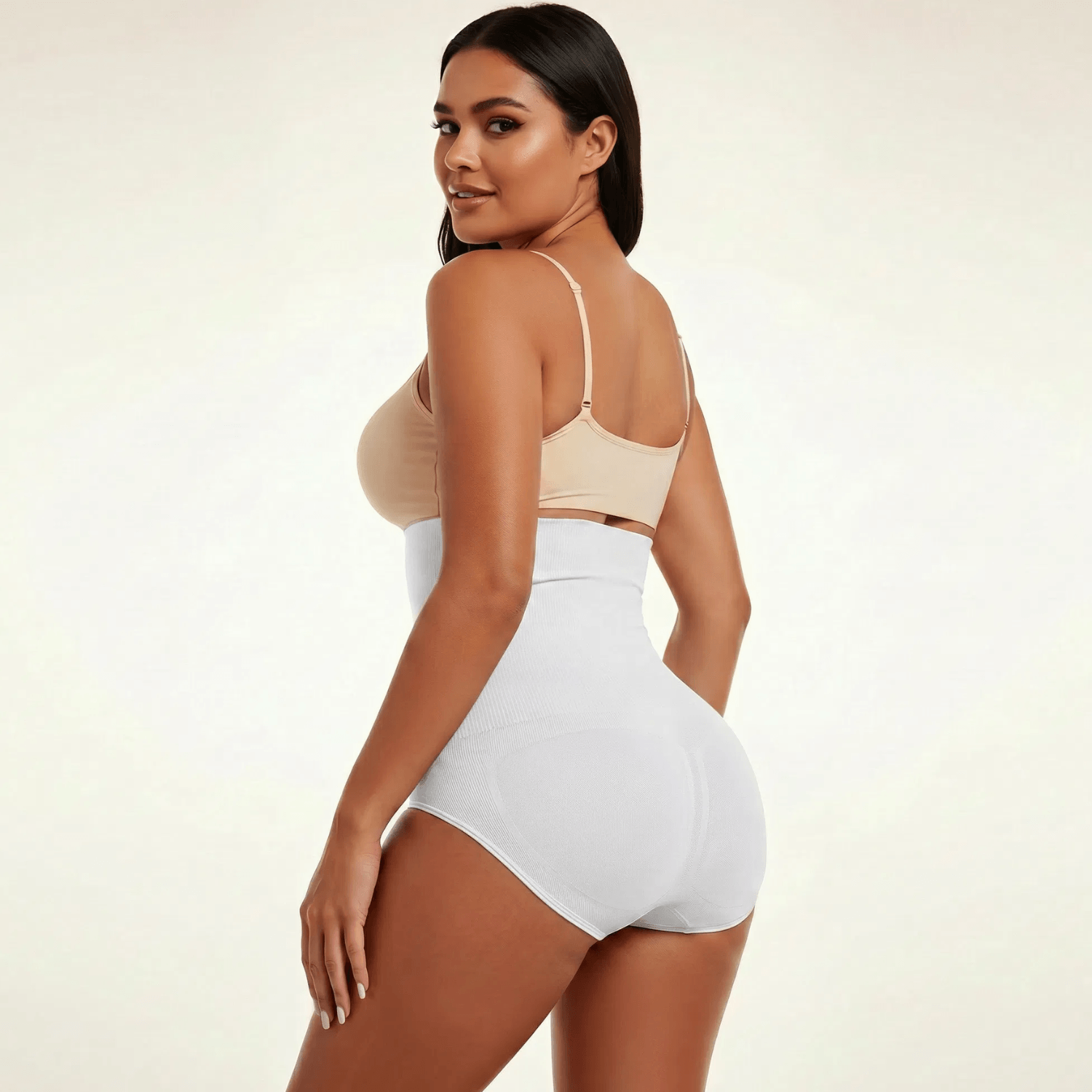 Gaine amincissante grande taille avec technologie remonte-fesses pour une silhouette harmonieuse vue de dos.